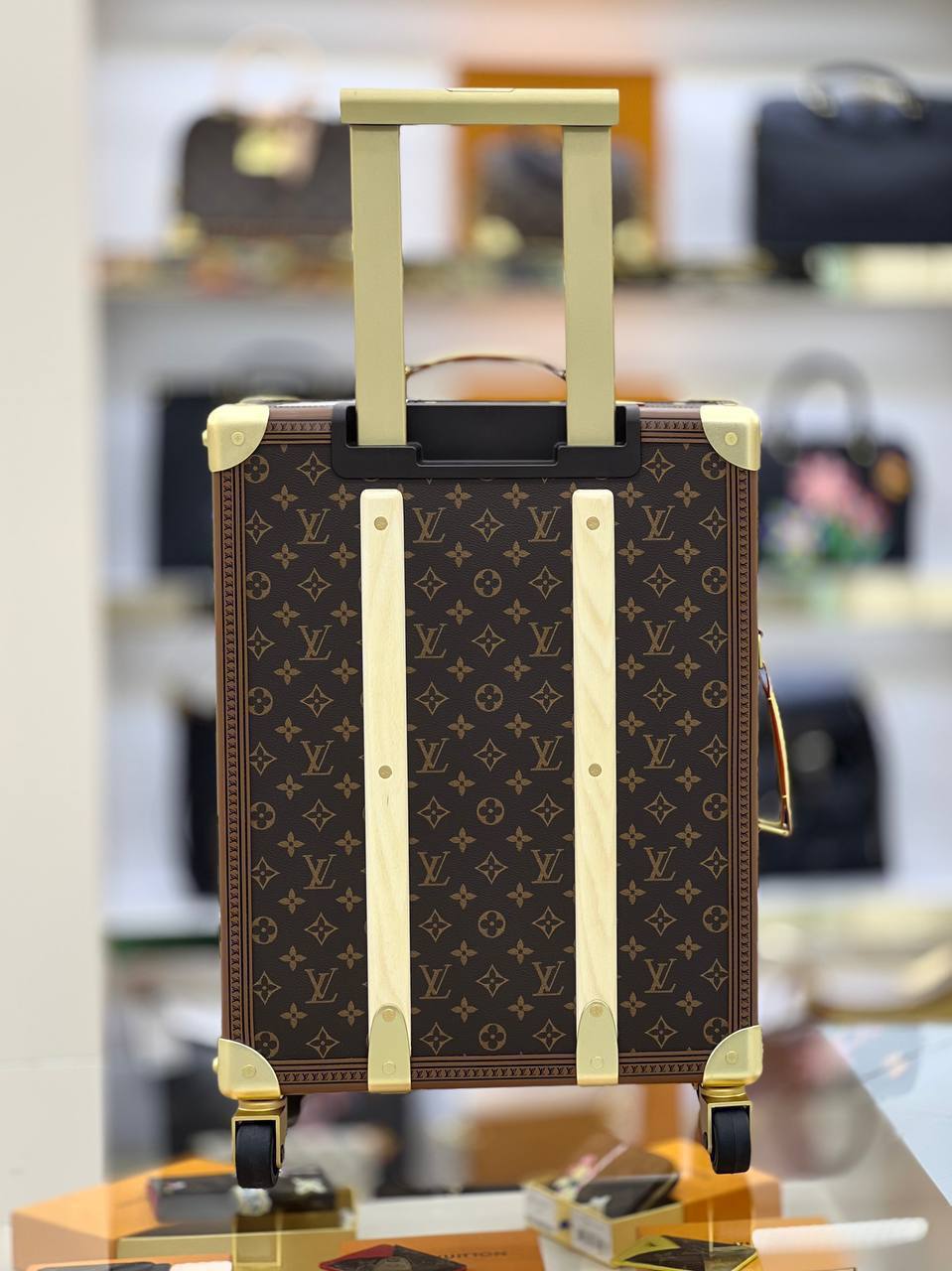 LOUIS VUITTON — LV Initiales Reversible Belt