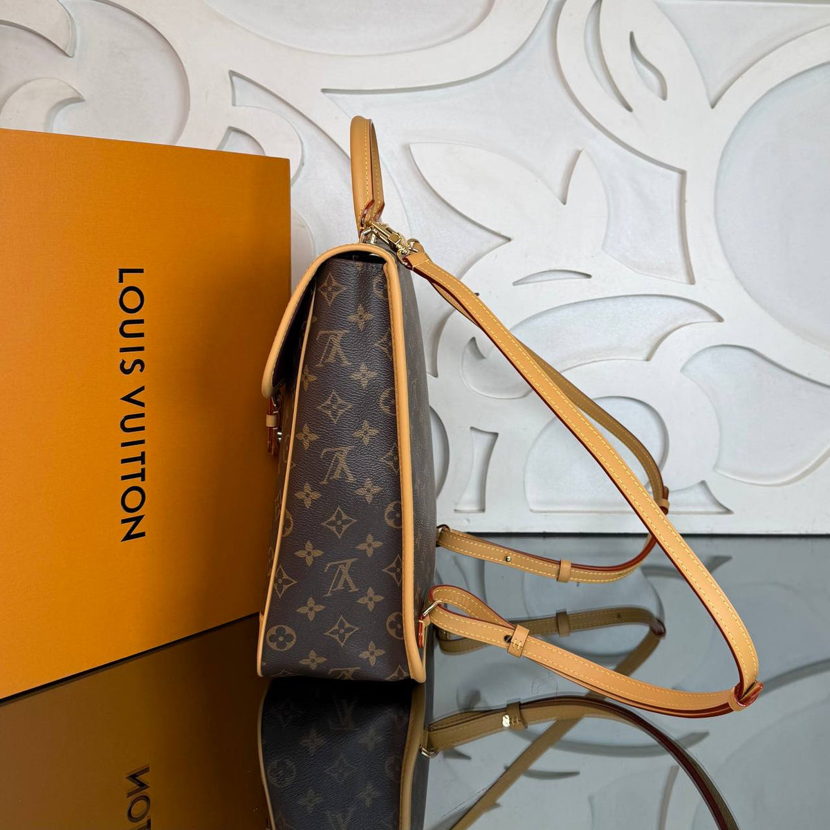 LOUIS VUITTON — OnTheGo PM