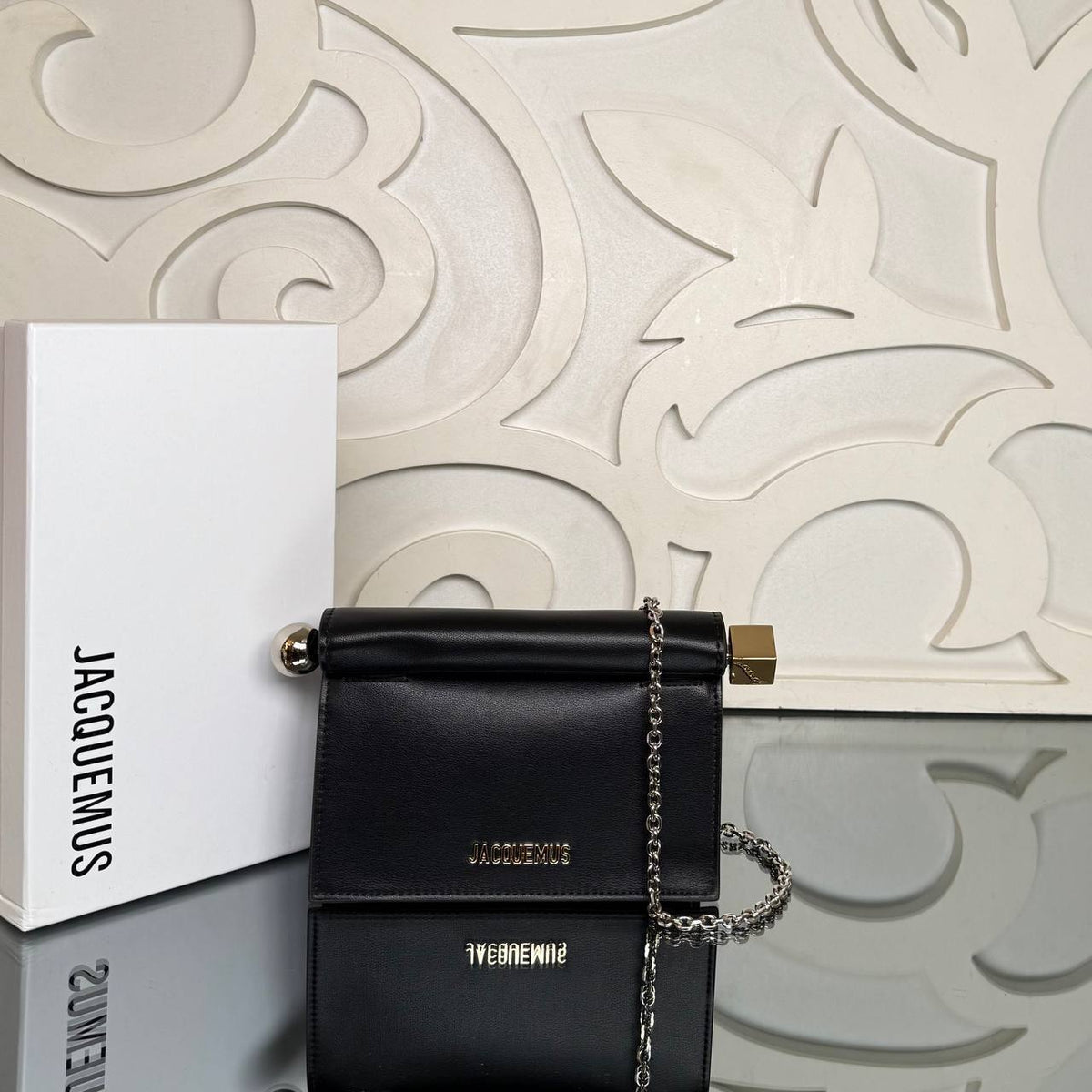 JACQUEMUS - Black Chain Clutch