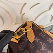 BOTTEGA VENETA — Knot Clutch