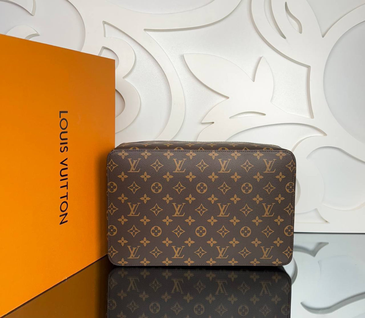 LOUIS VUITTON — Keepall Bandoulière