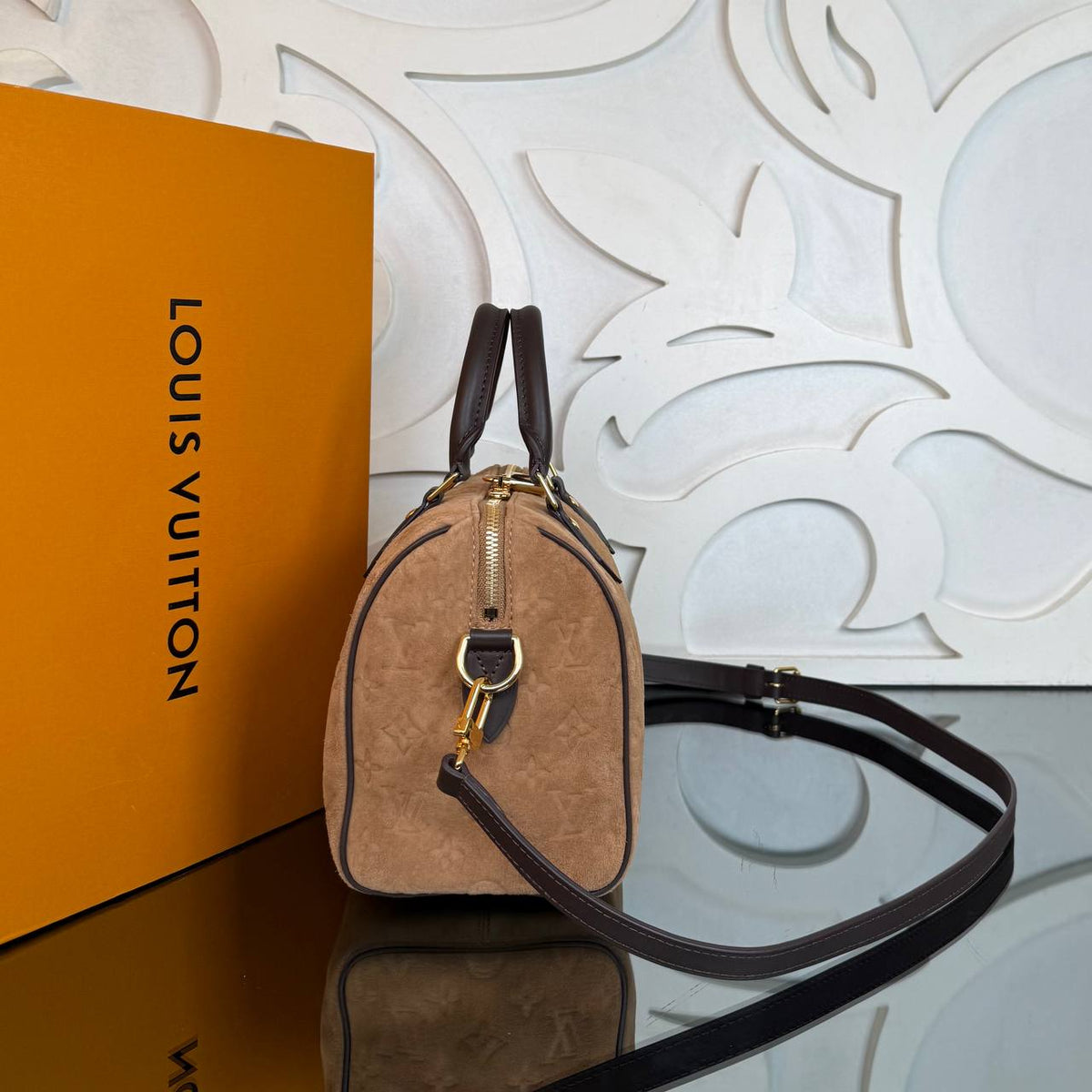 LOUIS VUITTON — Papillon 26