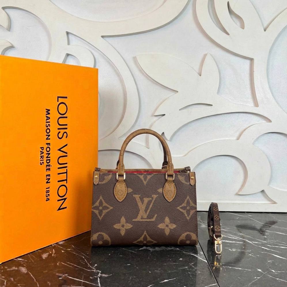 HERMÈS — Long Leather Wallet