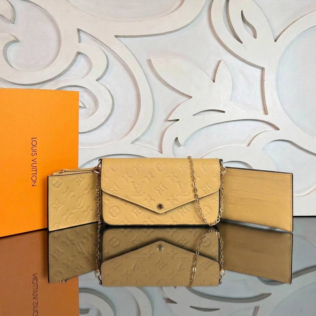 LOUIS VUITTON — Alma BB