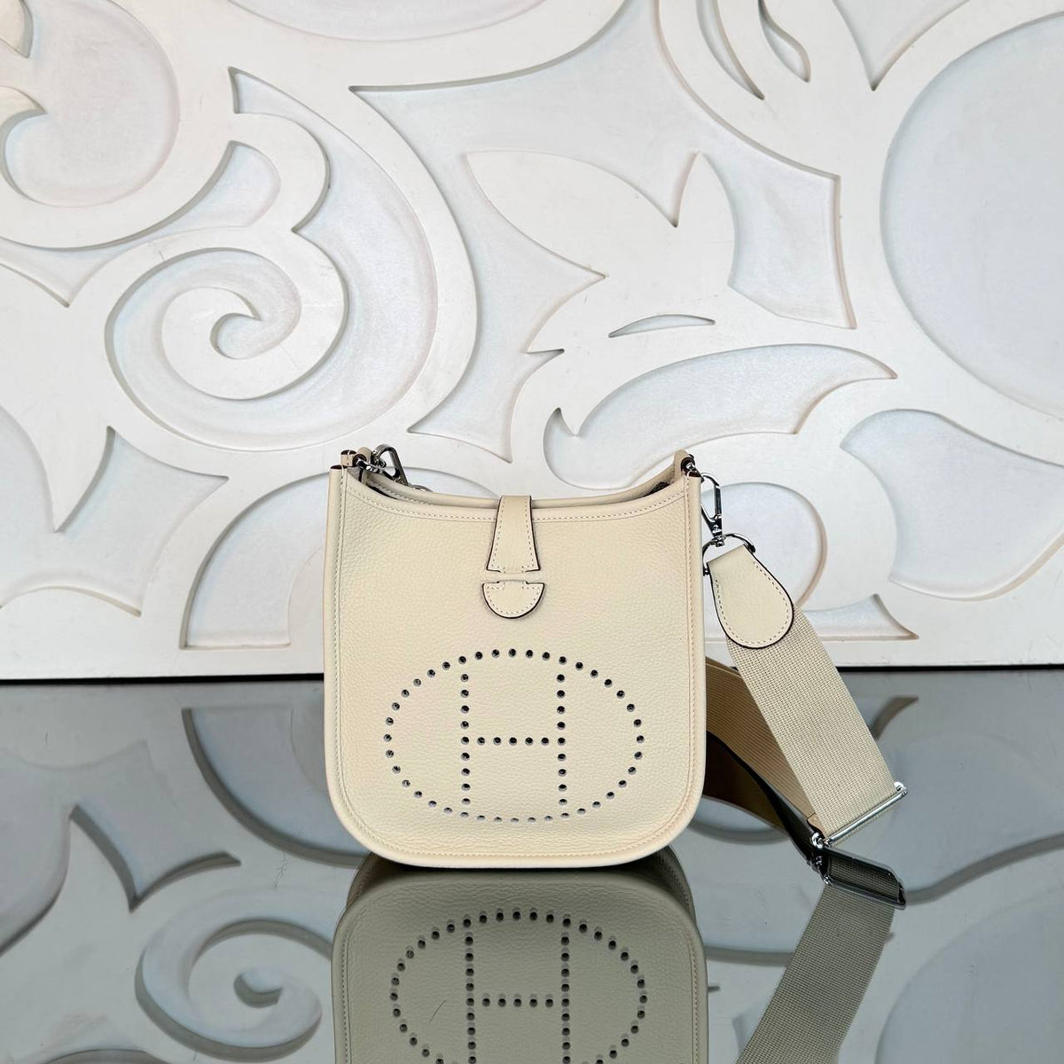 HERMÈS - Evelyne Shoulder Bag