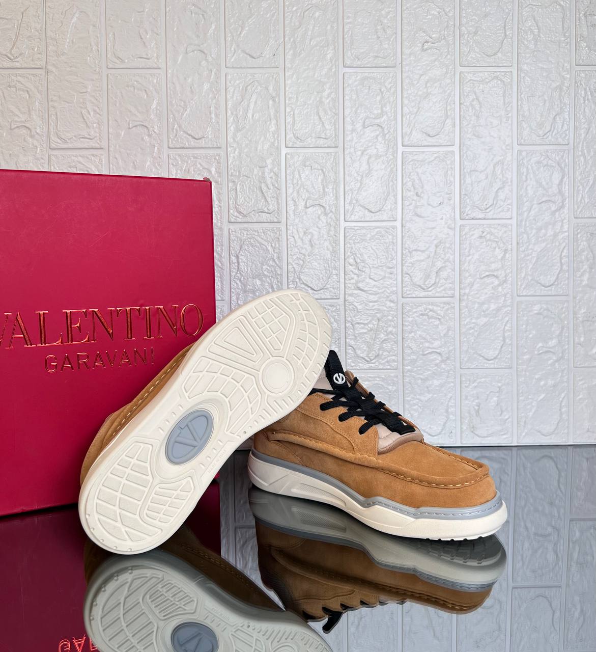 VALENTINO GARAVANI — Upvillage Sneakers